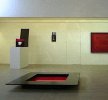 Blick auf "Blaubart-Räume 1994", Objekt Kasten, "Virtual Way", Fotoarbeit, "Red Lake", "Grosses Rotes Craquelé" 1995